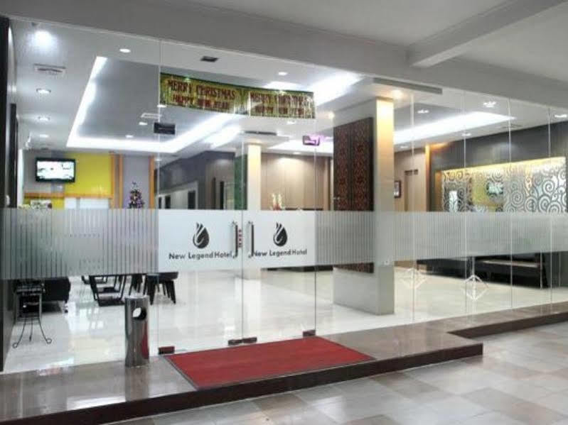 New Legend Hotel Makassar Exteriör bild