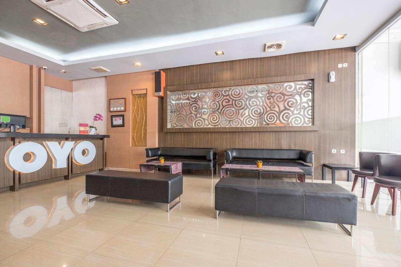 New Legend Hotel Makassar Exteriör bild